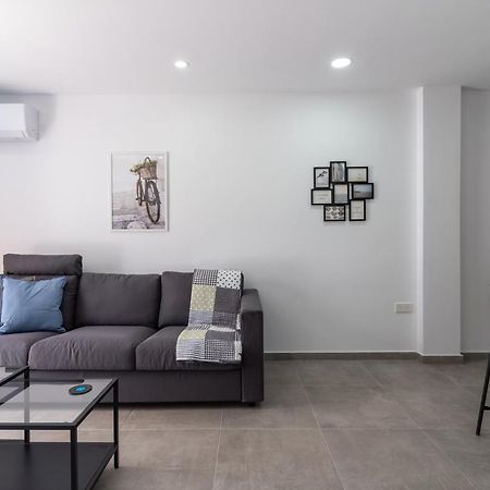 Odyssey - Captivating 2-Bedroom Retreat In Lárnaka Kültér fotó